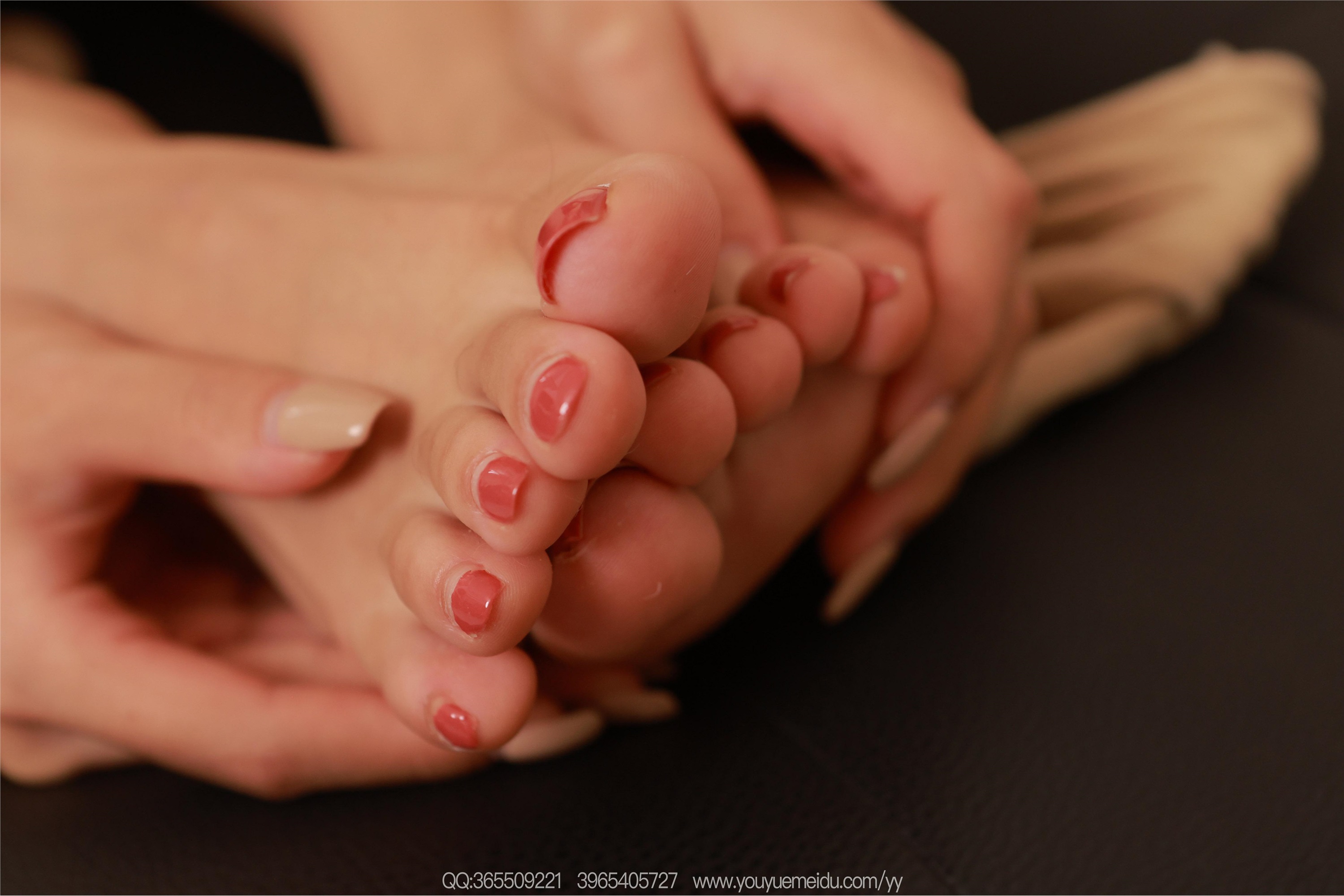 IESS异思趣向  2025.12.04 丝享家2228：兔兔《肉色过膝袜》